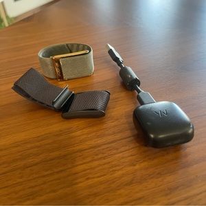 Whoop 4.0 + Charger + Black Band + Olive Green & Gold Band